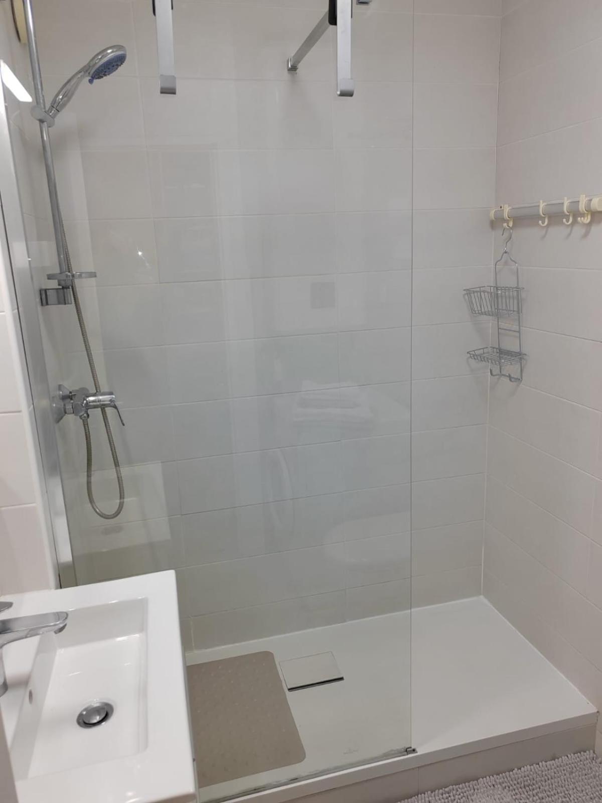 Appartement Deux Beaux Studios, Rue Pietonne, Bord De Mer, Clim