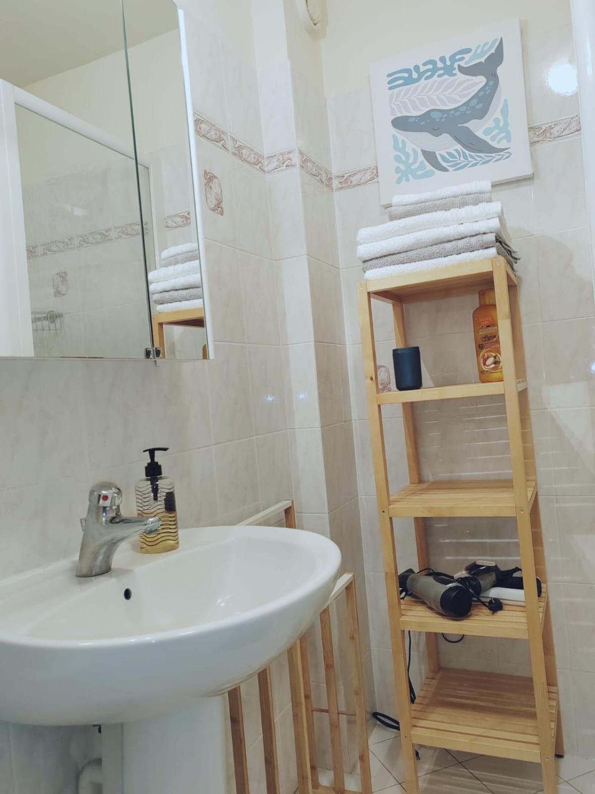 Apartment Deux Beaux Studios, Rue Pietonne, Bord De Mer, Clim