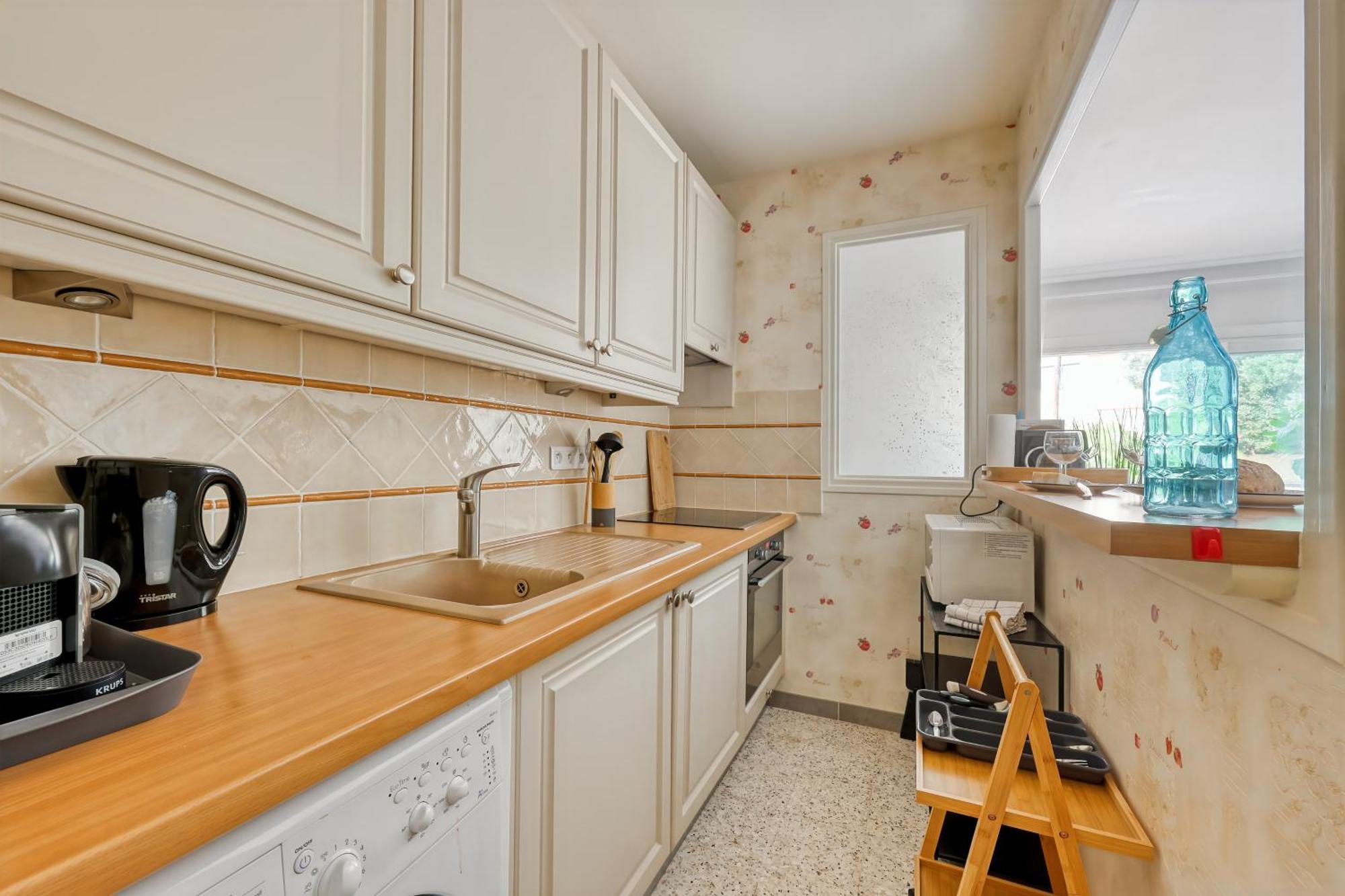 Appartement Deux Beaux Studios, Rue Pietonne, Bord De Mer, Clim