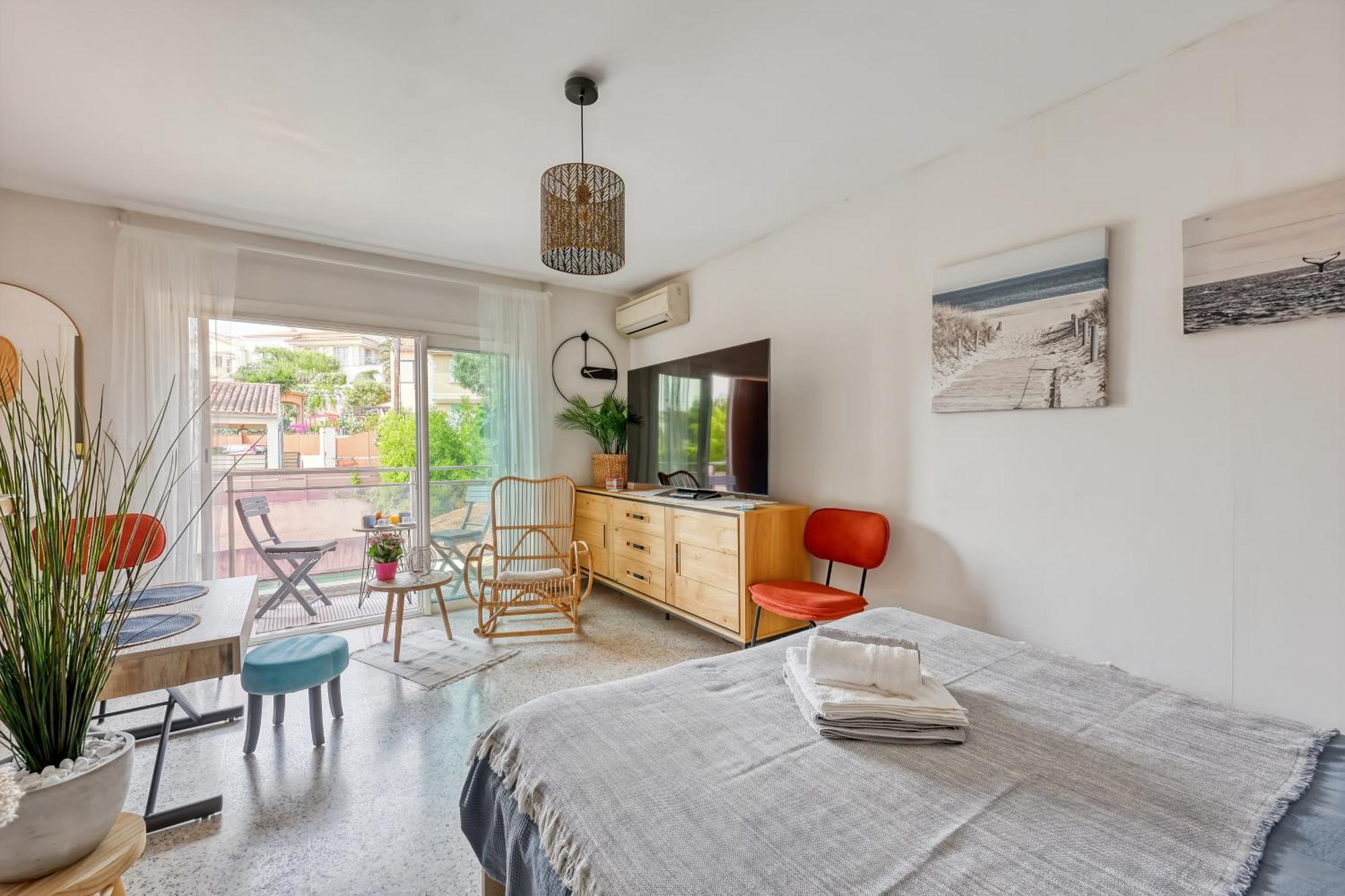 Appartement Deux Beaux Studios, Rue Pietonne, Bord De Mer, Clim